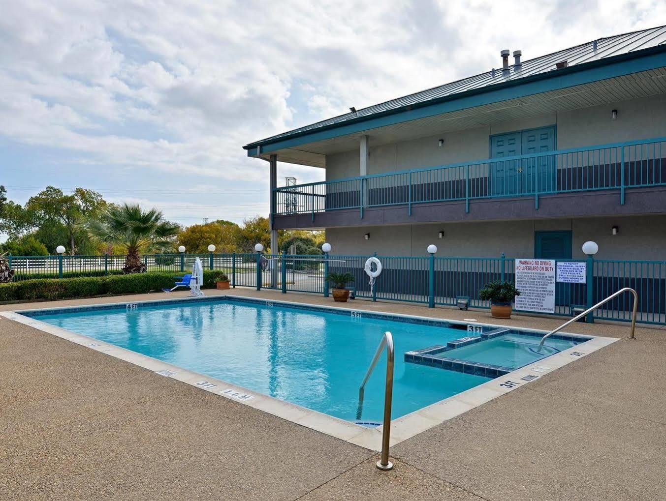 Americas Best Value Inn Fort Worth Exterior foto